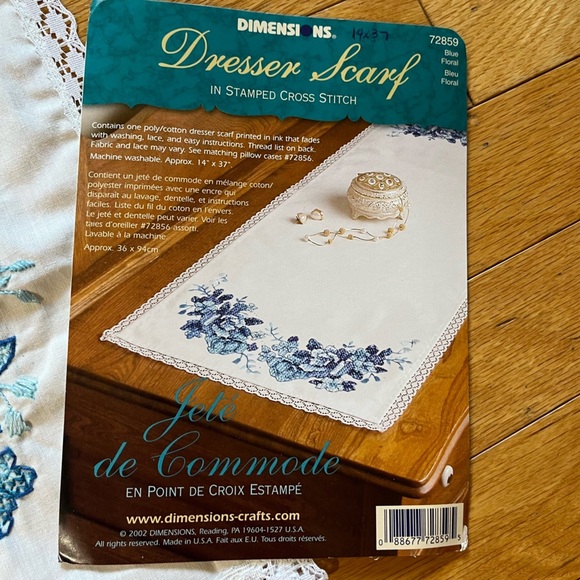 Table Runner with Blue Embroidery. Handmade. Dresser scarf. Blue white. New - Picture 4 of 5